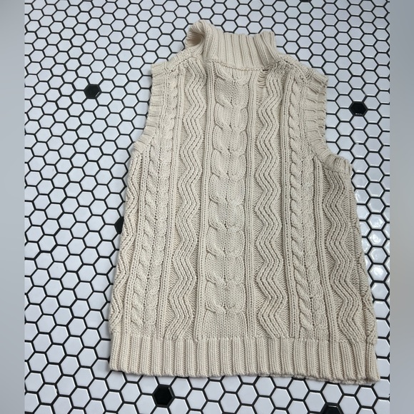 Ann Taylor sleeveless sweater size small - Picture 2 of 3